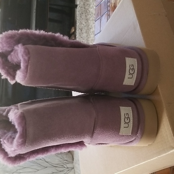 NIB Purple UGGS - Picture 6 of 12